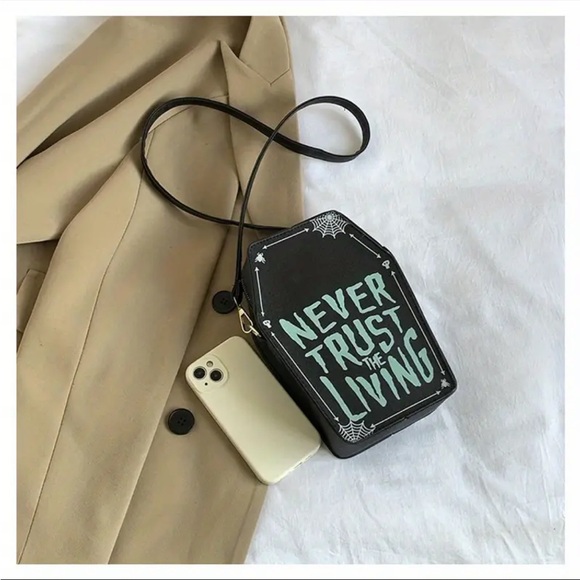🆕 Tombstone - Coffin “Never Trust The Living” Crossbody Bag - Beetlejuice - Picture 12 of 16